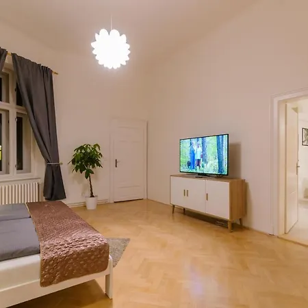 Apartment Square *