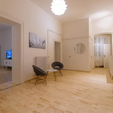 Square Apartment